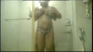 SHONU BADE GAAND WALI HANDLED BY HOTEL SERVICE BOY DESI INDIAN WIFE